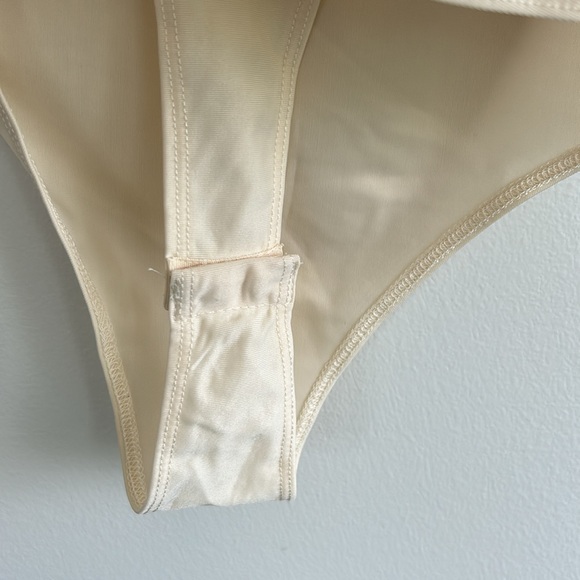 Sincerely Jules Off the Shoulder bodysuit Cream and gold sequin Small NEW - Picture 3 of 5